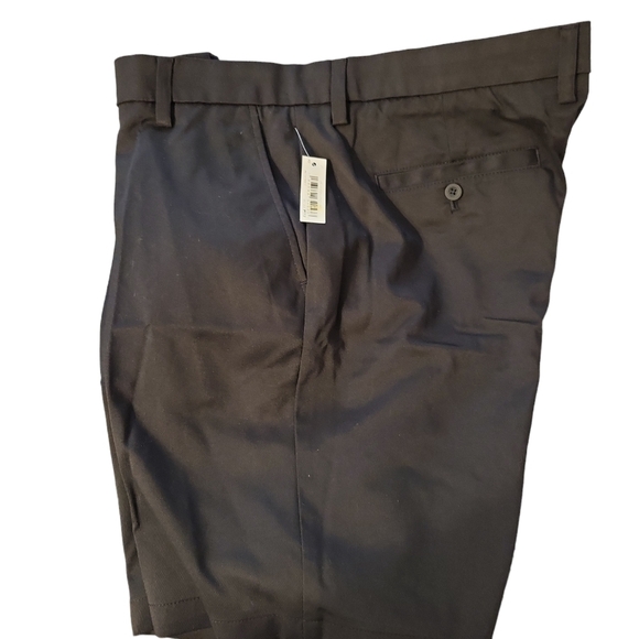 NWT Amazon Essential 42W black golf shorts - Picture 3 of 15